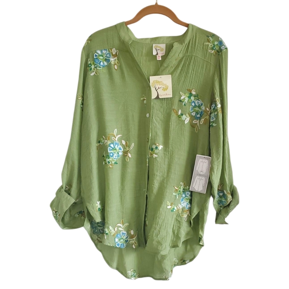 Fig & Flower Green Floral Embroidered Rolled Sleeve Button Front Blouse